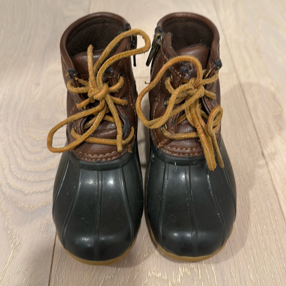 Sperry duck boots size 9